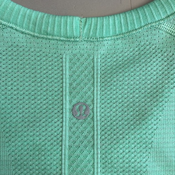 Lululemon’s Swiftly Tech Crew T in lime green (size 6) - Picture 7 of 10